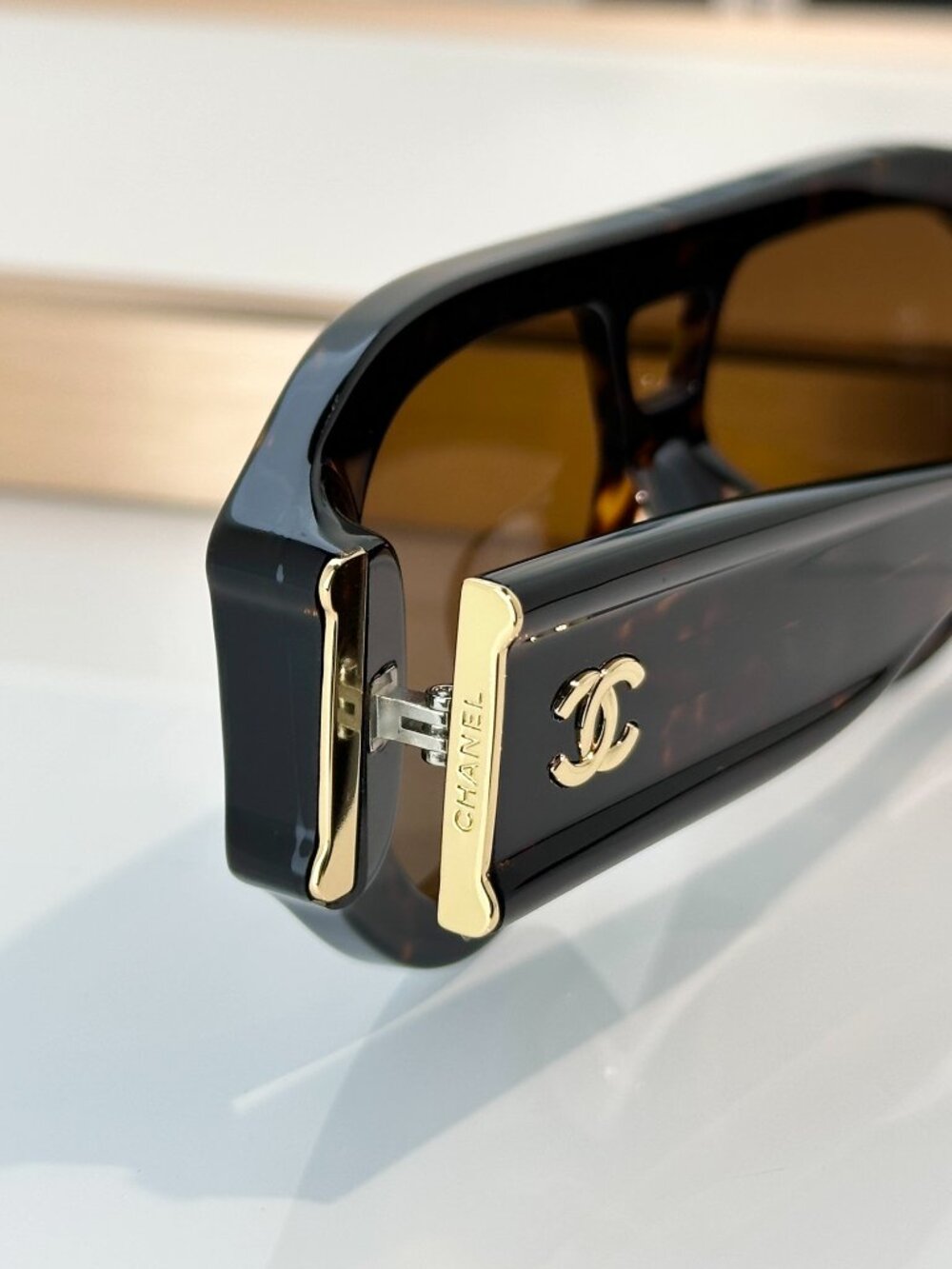 NWT CHANEL Tortoise Shell Shield Aviator Sunglasses Gold CC Logo - Picture 8 of 10